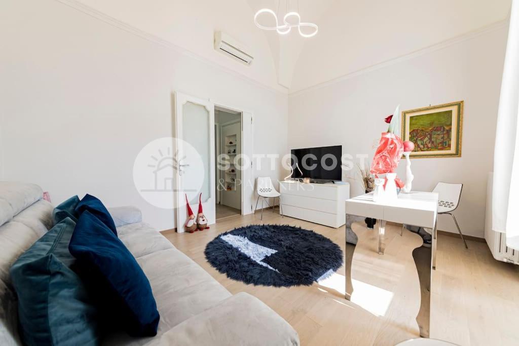 Contemporary Flat - *